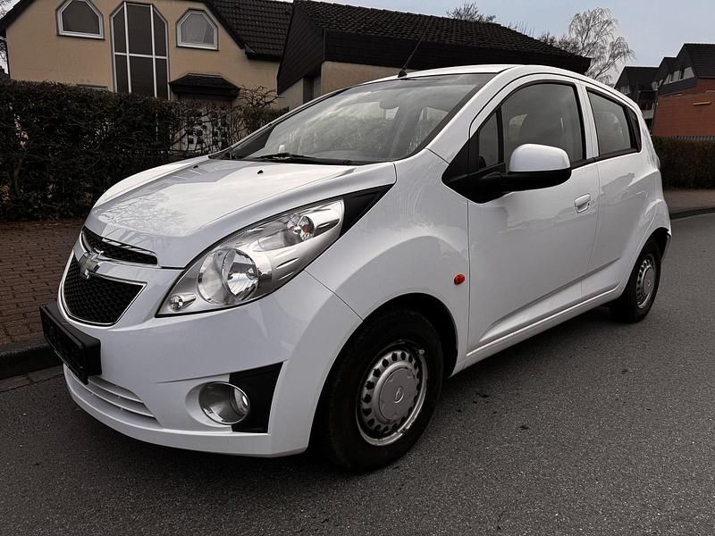 Gebraucht Chevrolet Spark 68 PS (50 kW) 2011 Weiß Kleinwagen