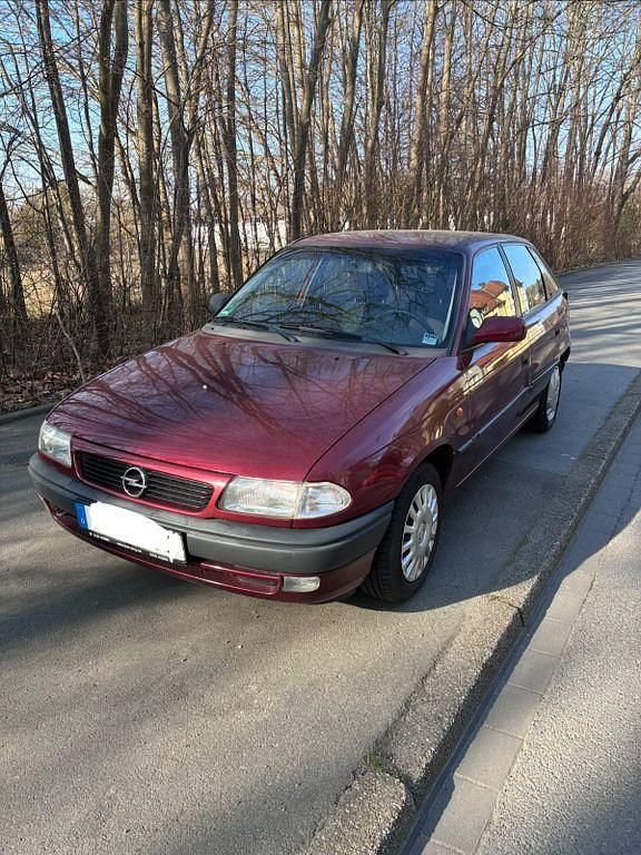 Gebraucht Opel Astra 75 PS (55 kW) 1997 Rot Limousine