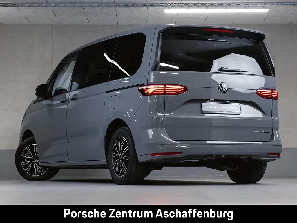 Gebraucht VW Multivan Life 245 PS (180 kW) 2025 Grau Van / Kleinbus