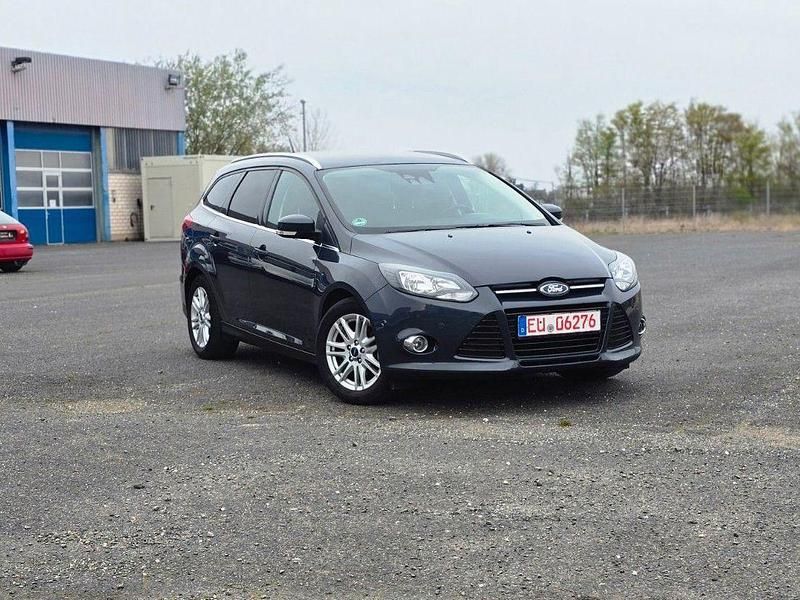 Gebraucht Ford Focus Titanium 125 PS (91 kW) 2014 Grau Kombi