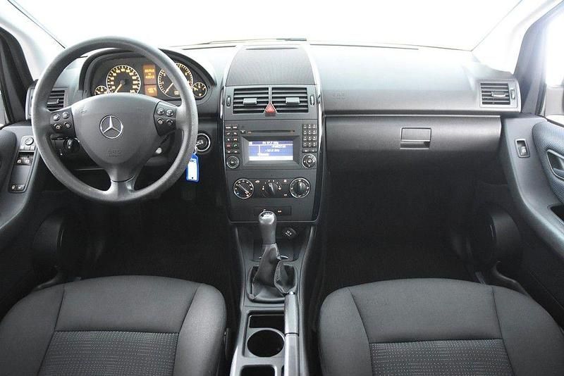 Gebraucht Mercedes A160 95 PS (69 kW) 2012 Silber Van / Kleinbus