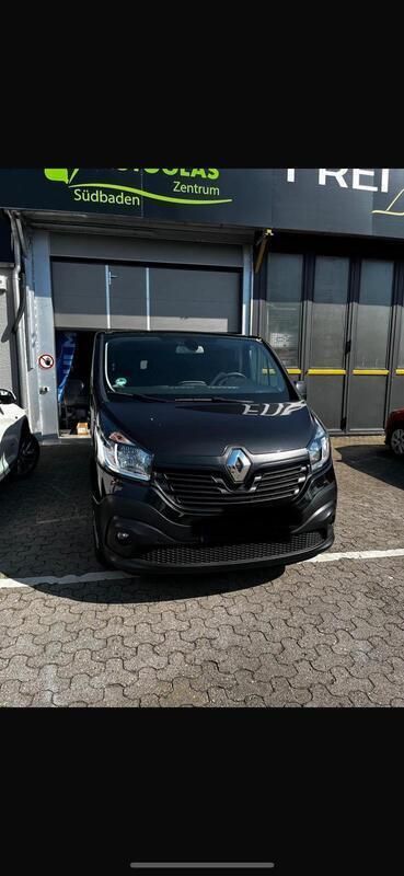Schwarz Gebraucht 2015 Renault Traffic Kombi | 16.999 € - Bild 1/4