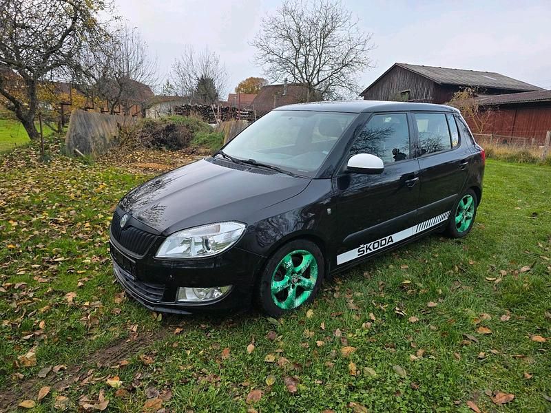 Schwarz Gebraucht 2010 Skoda Fabia Limousine | 1.350 € (Guter Preis) - Bild 1/4
