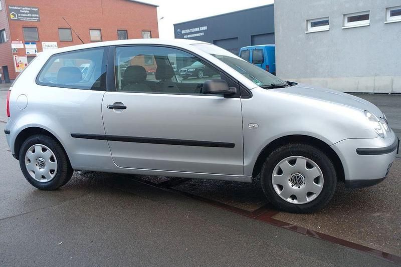 Gebraucht VW Polo 64 PS (47 kW) 2003 Silber Kleinwagen