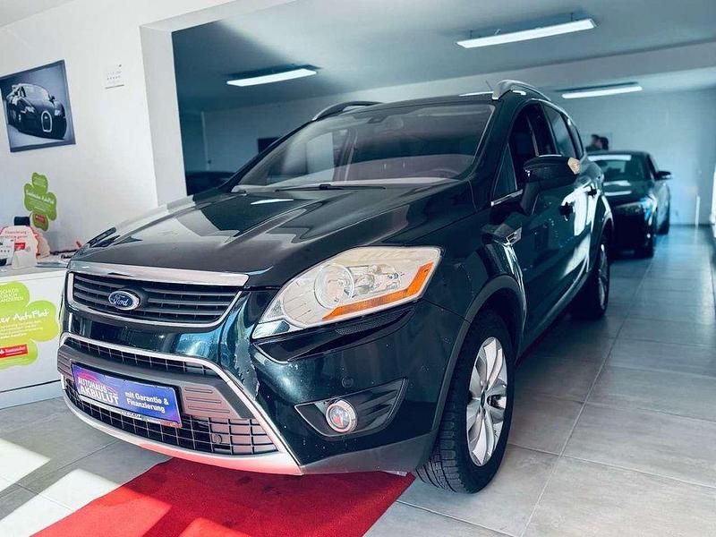 Gebraucht Ford Kuga Titanium 136 PS (100 kW) 2009 Pantherschwarz metallic SUV