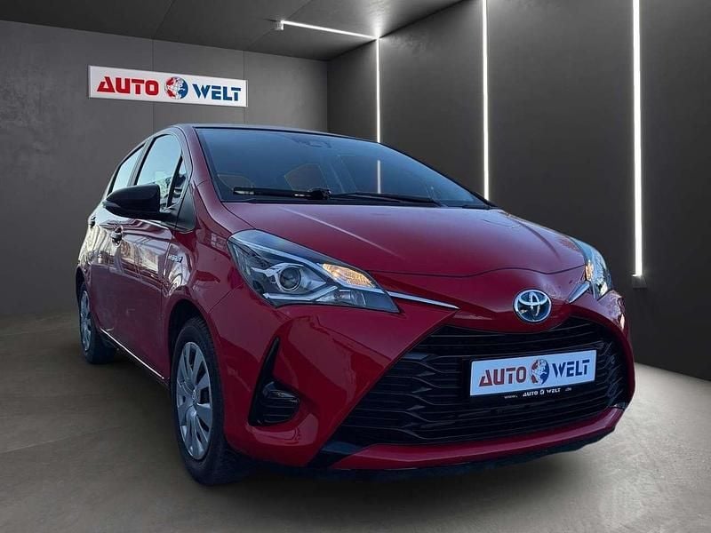 Gebraucht Toyota Yaris Hybrid Basis 101 PS (74 kW) 2019 Rot Kleinwagen