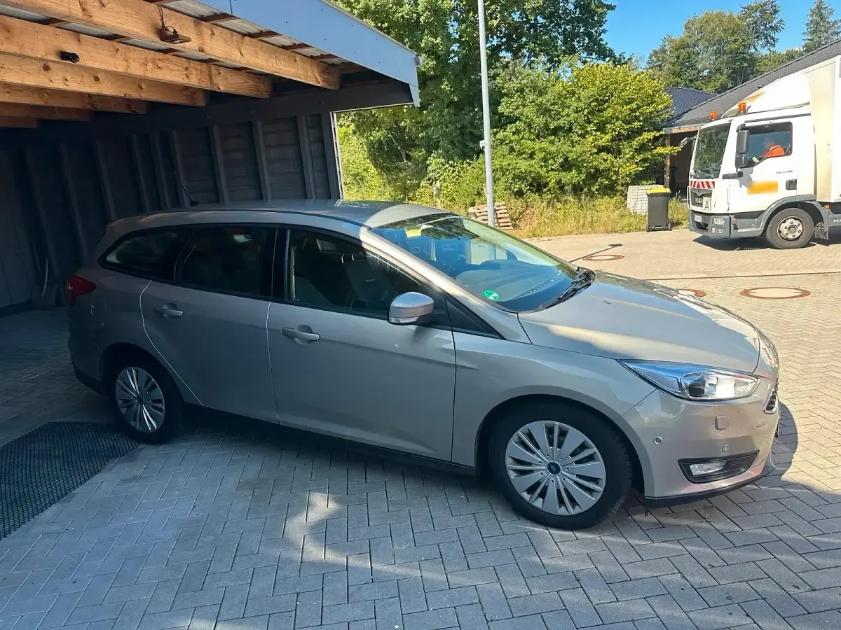 Gebraucht Ford Focus 125 PS (91 kW) 2016 Silber Kombi