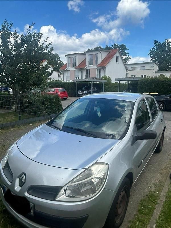 Grau Gebraucht 2006 Renault Clio II Kleinwagen | 2.000 € (Fairer Preis) - Bild 1/4