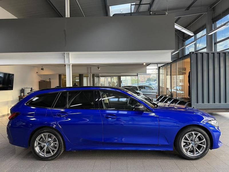 Gebraucht BMW 320e Shadowline 204 PS (150 kW) 2024 Schwarz Kombi