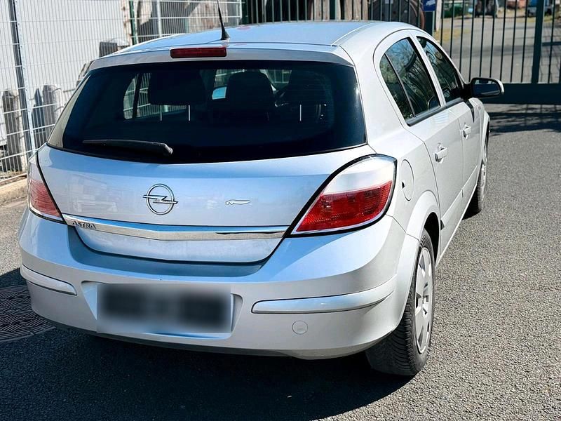 Gebraucht Opel Astra 90 PS (66 kW) 2005 Silber Limousine