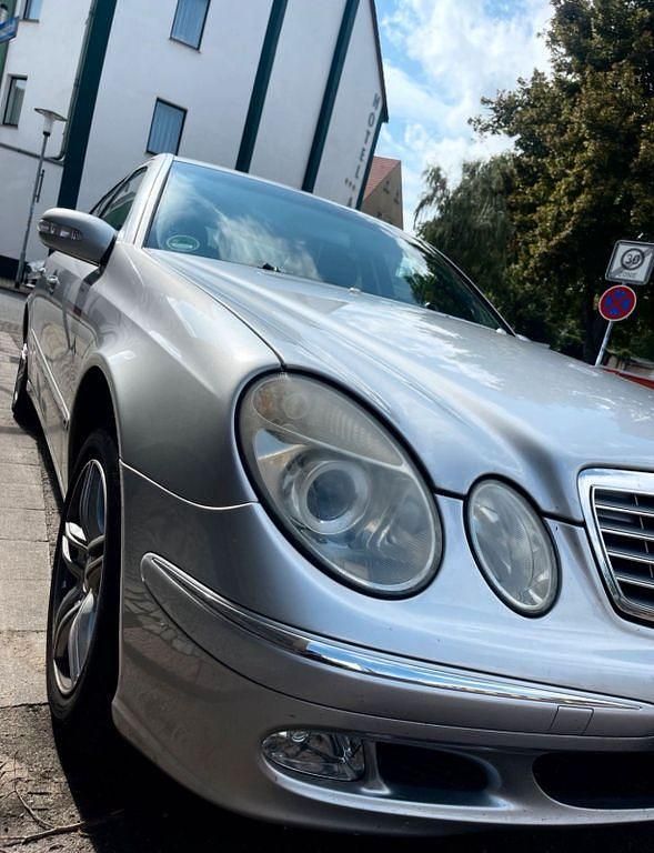 Gebraucht Mercedes E200 Elegance 163 PS (119 kW) 2002 Silber Limousine