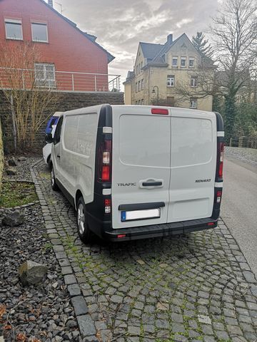 Gebraucht Renault Trafic 163 PS (119 kW) 2016 Weiß Van / Kleinbus