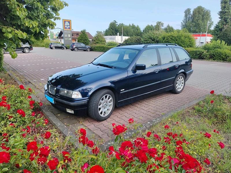 Blau Gebraucht 1997 BMW 320 Kombi | 3.400 € (Guter Preis) - Bild 1/4