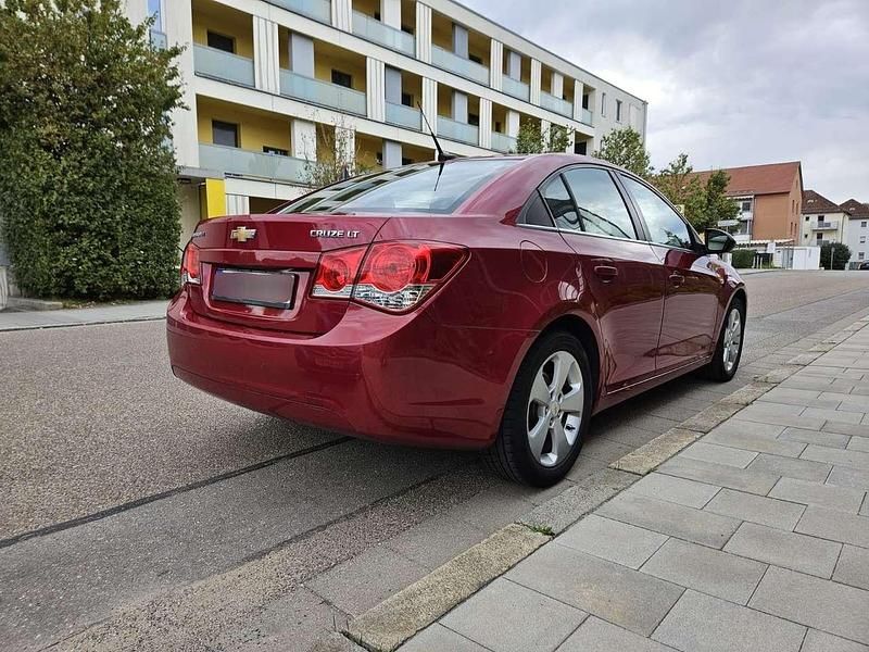 Gebraucht Chevrolet Cruze LT 150 PS (110 kW) 2010 Rot Limousine