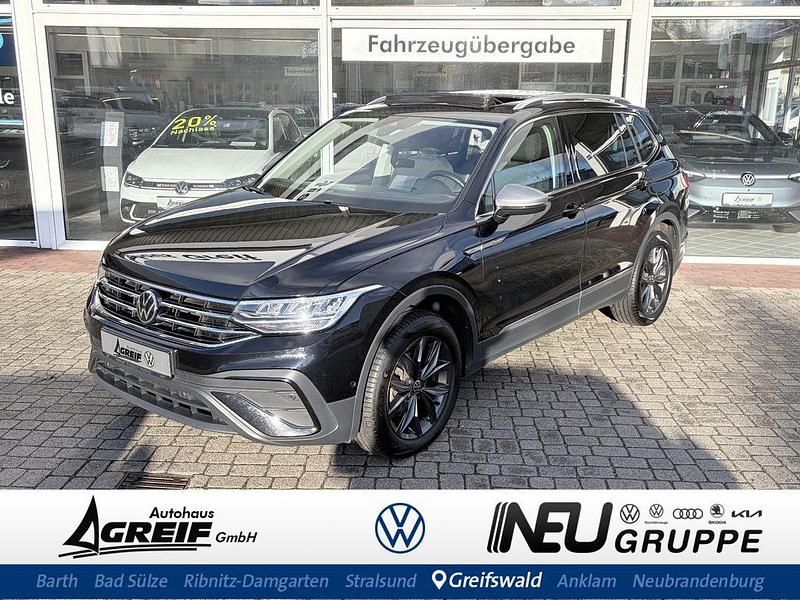 Deep black Gebraucht 2022 VW Tiguan Allspace Life SUV | 25.900 € (Guter Preis) - Bild 1/4