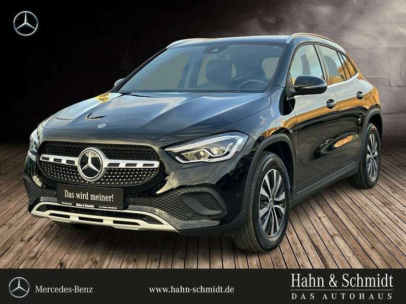 Unilack nachtschwarz Gebraucht 2020 Mercedes GLA200 Style SUV | 33.500 € (Fairer Preis) - Bild 1/4