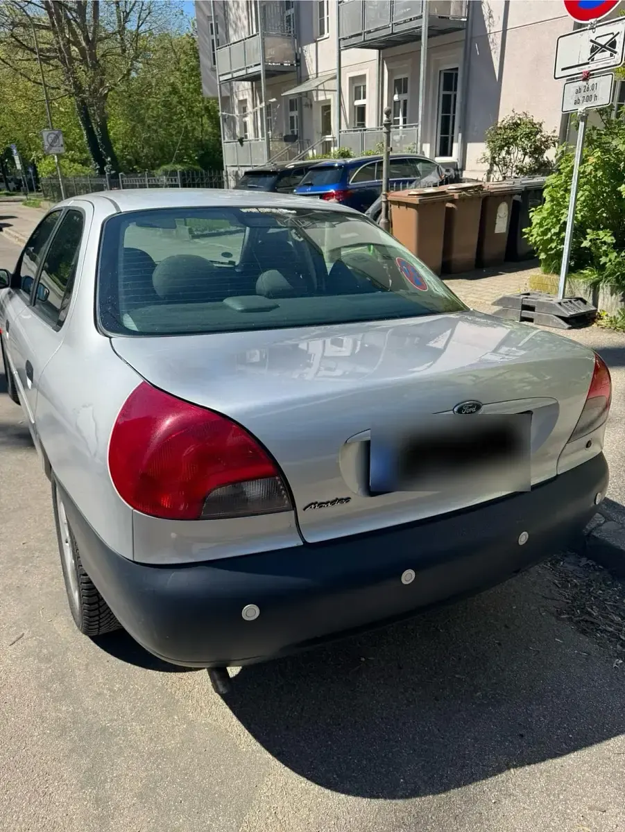Gebraucht Ford Mondeo 130 PS (95 kW) 2000 Silber Limousine