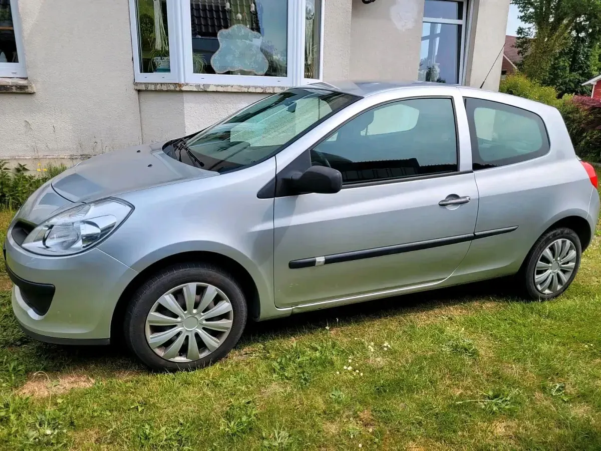 Gebraucht Renault Clio 75 PS (55 kW) 2009 Grau Kleinwagen