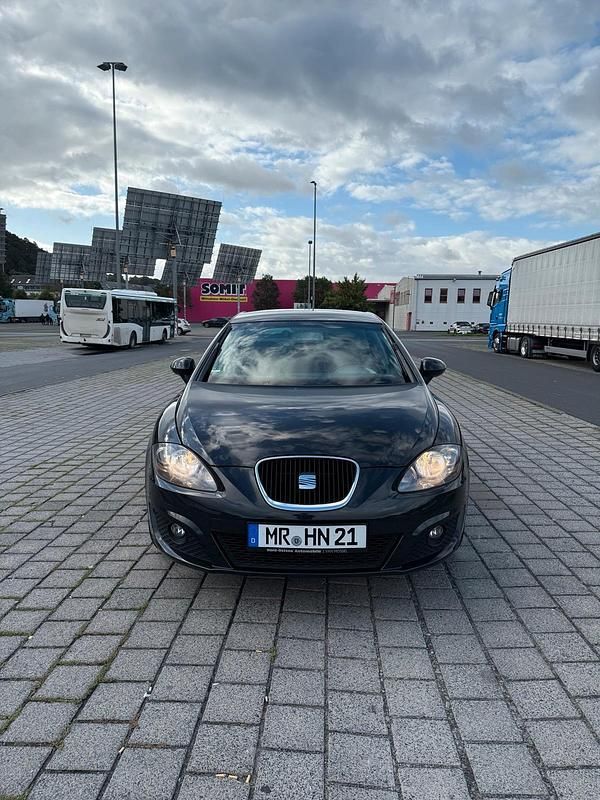 Schwarz Gebraucht 2010 Seat Leon Limousine | 3.000 € (Guter Preis) - Bild 1/4