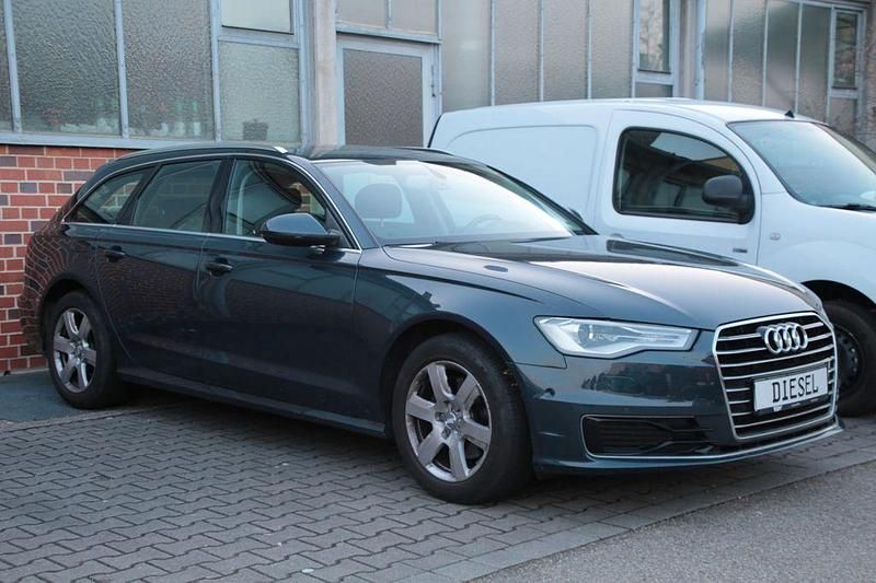 Gebraucht Audi A6 Ambiente 190 PS (139 kW) 2015 Blau Kombi