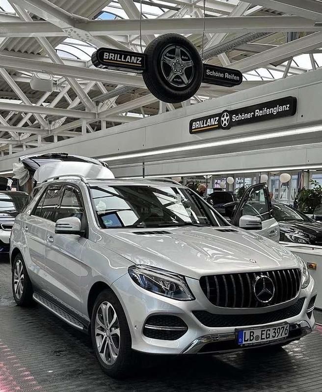 Silber Gebraucht 2017 Mercedes GLE350 SUV | 37.000 € - Bild 1/4