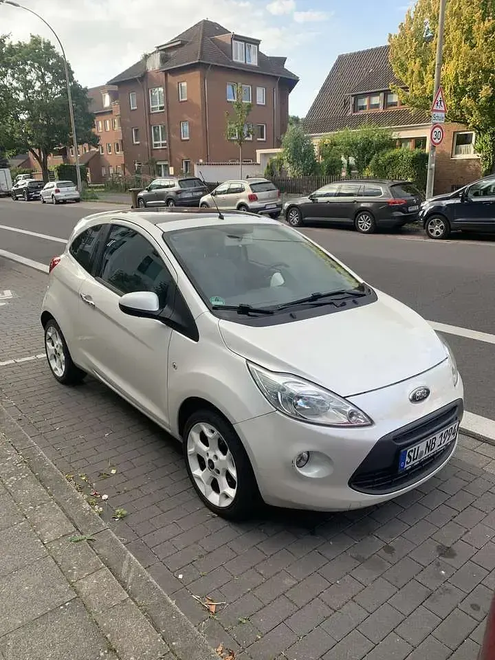 Gebraucht Ford Ka Titanium 69 PS (50 kW) 2014 Weiß Limousine