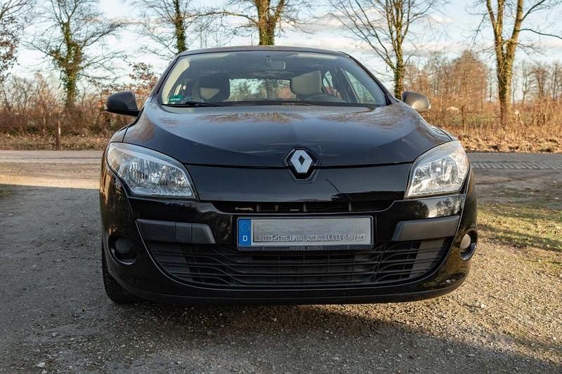 Gebraucht Renault Mégane 101 PS (74 kW) 2011 Schwarz Limousine