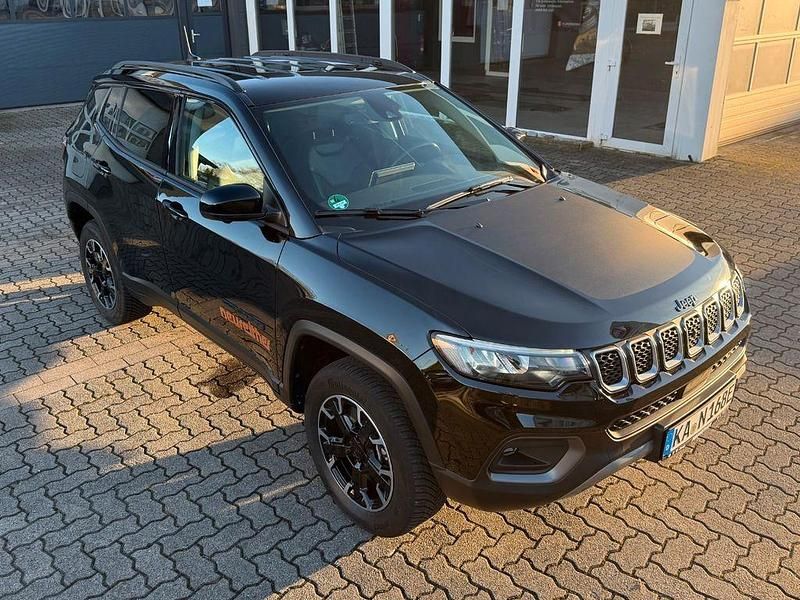 Gebraucht Jeep Compass 241 PS (177 kW) 2023 Schwarz SUV