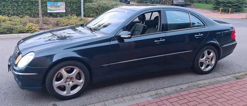 Schwarz Gebraucht 2003 Mercedes E500 Limousine | 5.150 € (Superpreis) - Bild 1/4