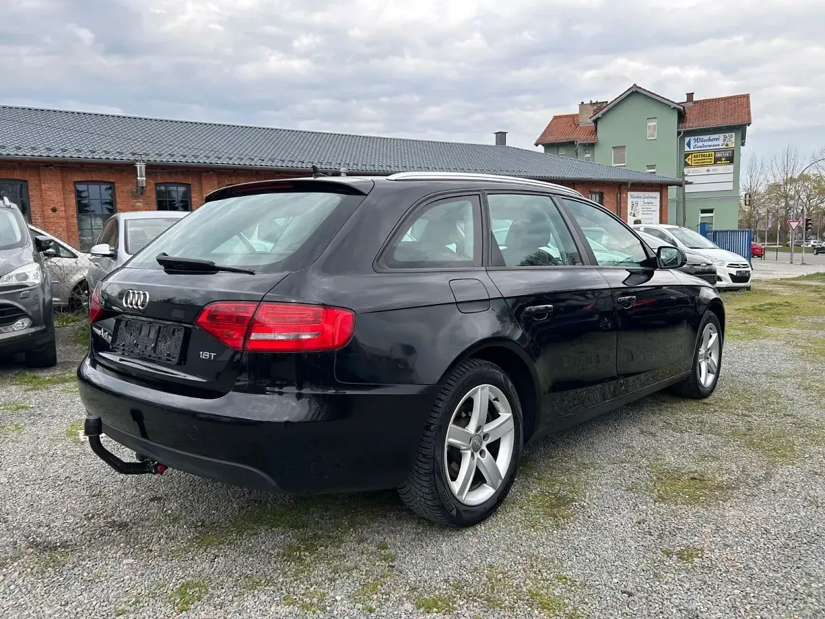 Gebraucht Audi A4 Attraction 160 PS (117 kW) 2010 Schwarz Kombi