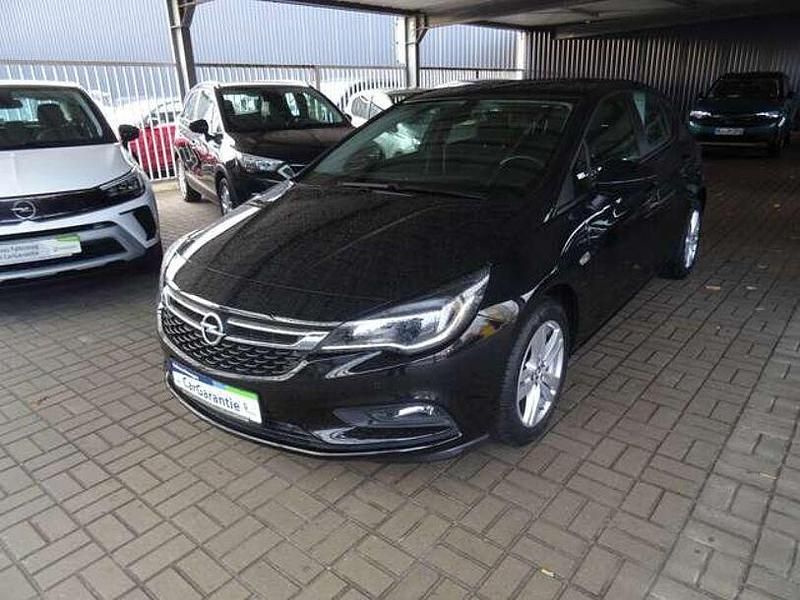 Onyx schwarz Gebraucht 2018 Opel Astra Edition Kleinwagen | 11.790 € (Fairer Preis) - Bild 1/4