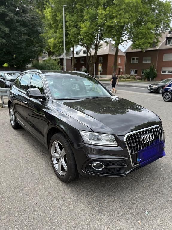 Grau Gebraucht 2016 Audi Q5 SUV | 20.500 € (Etwas zu teuer) - Bild 1/4
