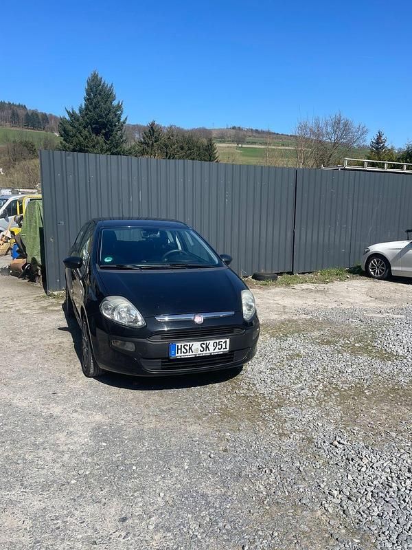 Gebraucht Fiat Punto Evo 84 PS (61 kW) 2011 Schwarz Kleinwagen