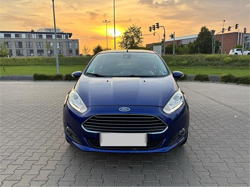 Blau Gebraucht 2014 Ford Fiesta Kleinwagen | 3.869 € (Fairer Preis) - Bild 1/4