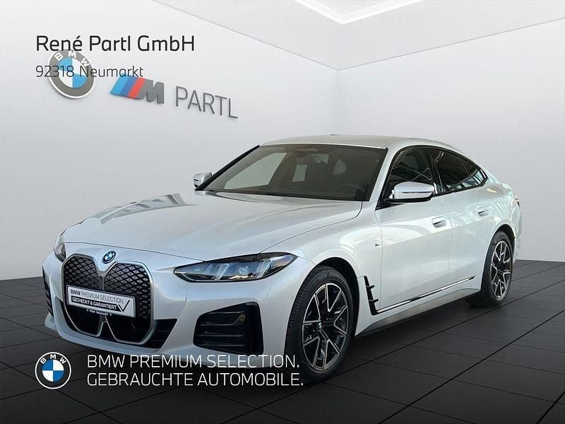 Mineralweiß metallic Gebraucht 2025 BMW i4 M Sport Limousine | 49.840 € (Superpreis) - Bild 1/4
