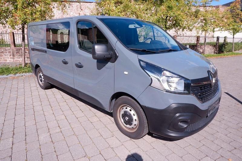 Städtisches grau Gebraucht 2021 Renault Trafic Komfort Van | 19.500 € (Superpreis) - Bild 1/4