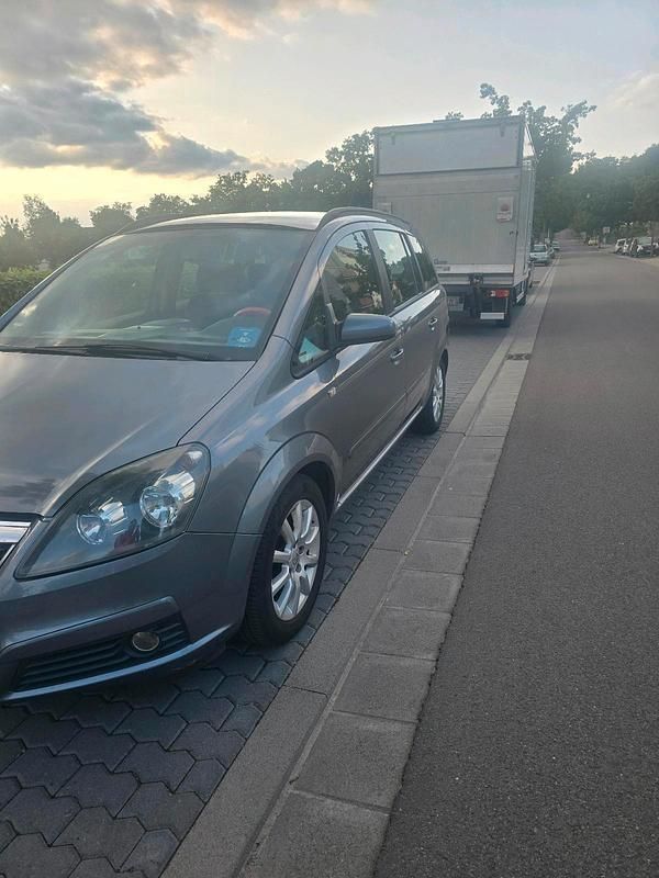 Grau Gebraucht 2005 Opel Adam Kleinwagen | 2.700 € - Bild 1/4