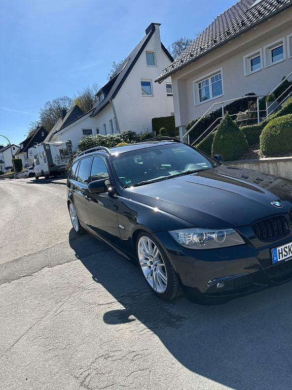 Schwarz Gebraucht 2008 BMW 330 Performance Kombi | 10.299 € (Fairer Preis) - Bild 1/4
