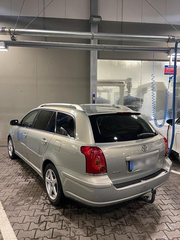 Silber Gebraucht 2003 Toyota Avensis Kombi | 1.500 € (Fairer Preis) - Bild 1/4