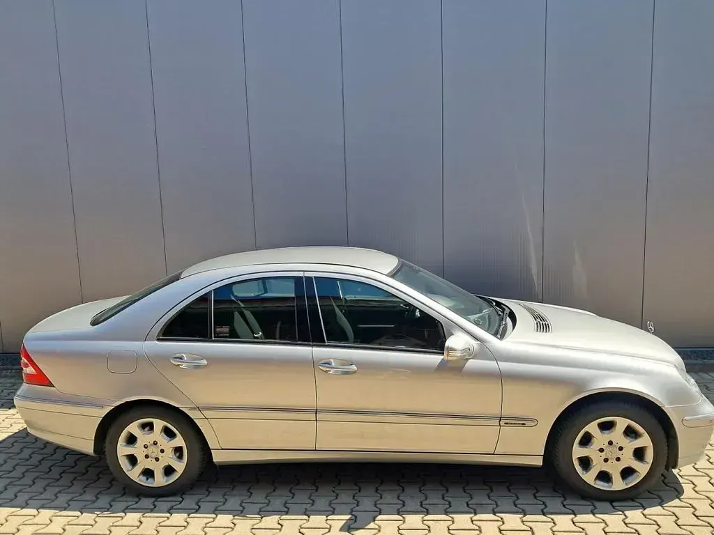 Gebraucht Mercedes C180 143 PS (105 kW) 2005 Silber Limousine