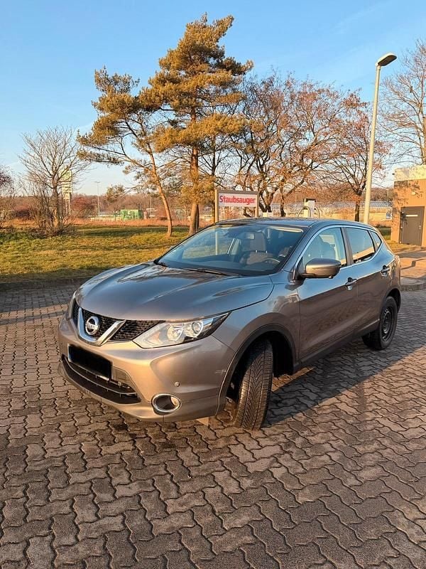 Grau Gebraucht 2016 Nissan Qashqai SUV | 7.900 € (Superpreis) - Bild 1/4