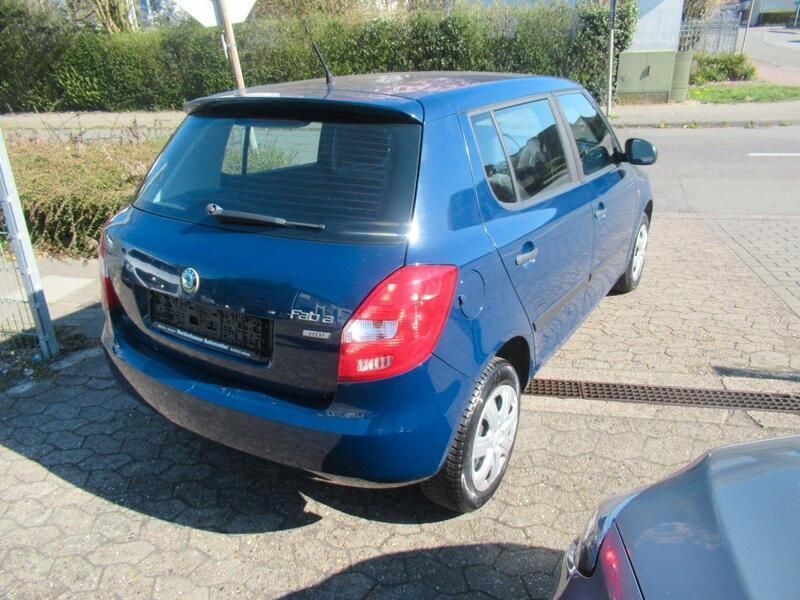 Gebraucht Skoda Fabia Active 60 PS (44 kW) 2011 Blau Kleinwagen