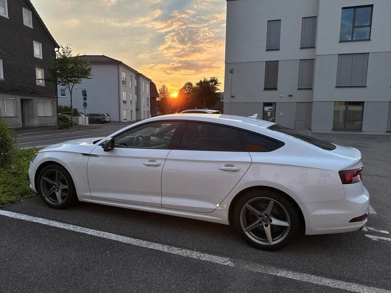 Weiß Gebraucht 2020 Audi A5 Sportback Sport Coupé | 25.999 € (Superpreis) - Bild 1/4