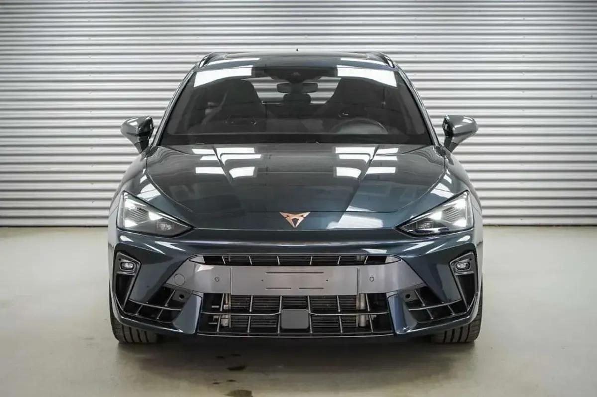 Second-hand Cupra Leon VZ 333 CP (244 kW) 2025 Gri Break