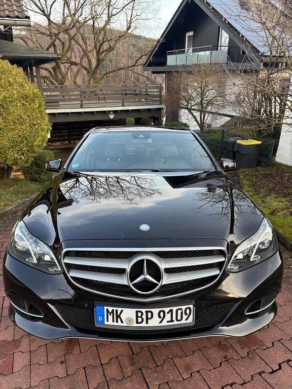 Schwarz Gebraucht 2014 Mercedes E220 Edition Limousine | 15.000 € (Teuer) - Bild 1/4
