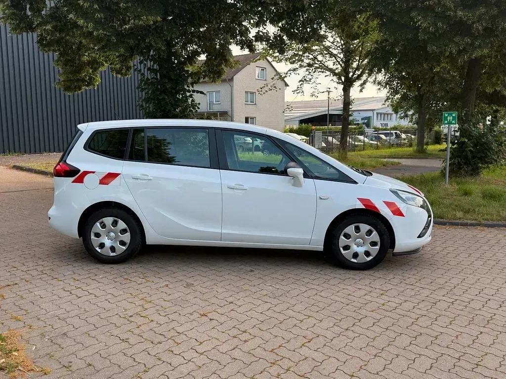 Gebraucht Opel Zafira Tourer Selection 110 PS (80 kW) 2014 Weiß Van / Kleinbus
