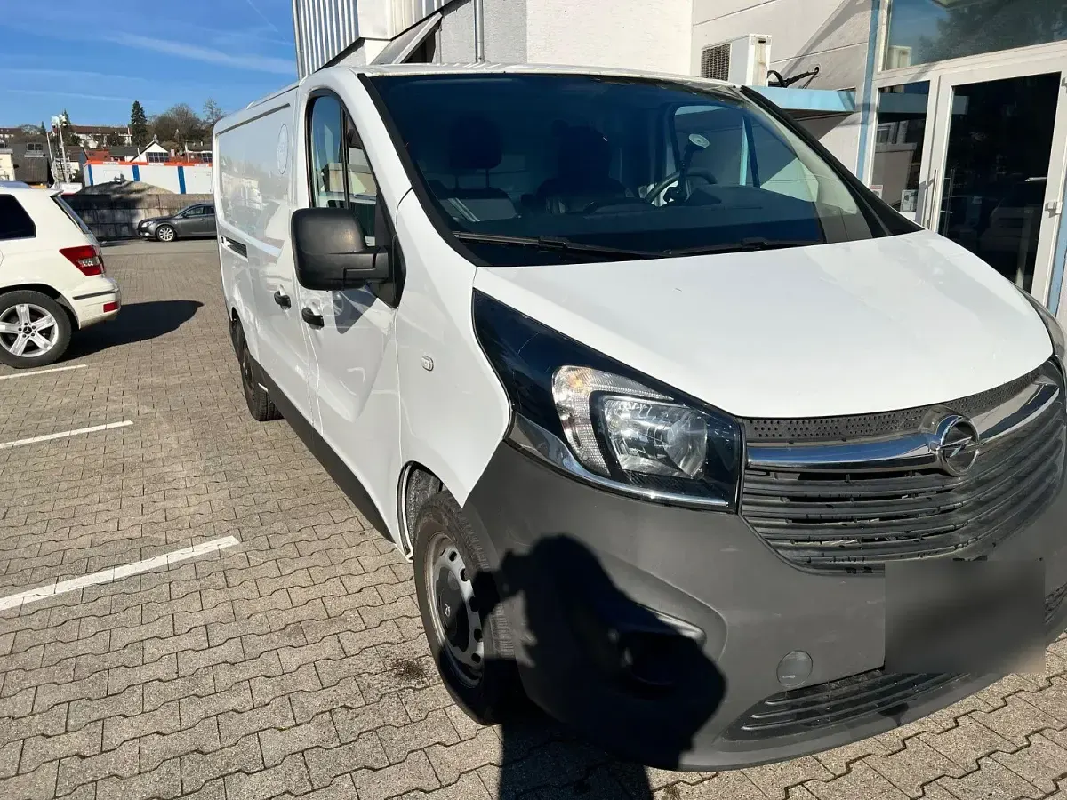 Gebraucht Opel Vivaro 120 PS (88 kW) 2018 Weiß Van / Kleinbus