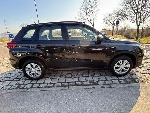 Gebraucht Suzuki Vitara Club 405 PS (297 kW) 2021 Schwarz SUV