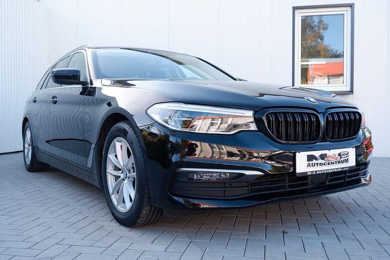 Schwarz Gebraucht 2019 BMW 520 Kombi | 17.990 € (Fairer Preis) - Bild 1/4