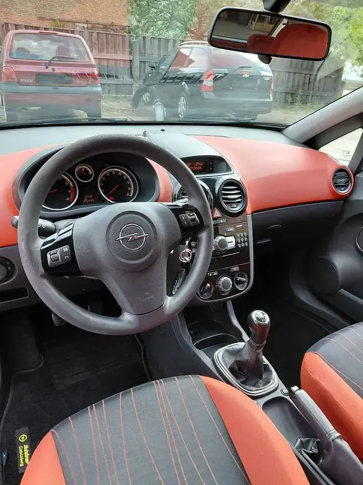 Gebraucht Opel Corsa Sport 80 PS (58 kW) 2009 Starsilber Kleinwagen